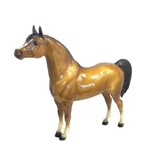 Breyer Traditional Glossy Stallion "Dune" model #1104 Retired Collectors Additio